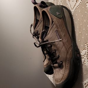 Ladies Merrell leather tennis shoes